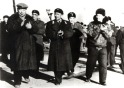 1960年底，聂荣臻元帅在导弹卫星基地视察。从左至右：聂荣臻、孙继先、栗在山